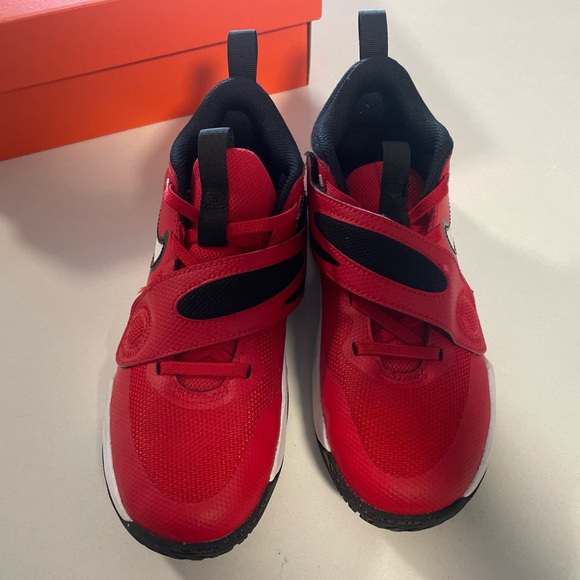 Red Nike Team Hustle sneakers - Picture 2 of 8